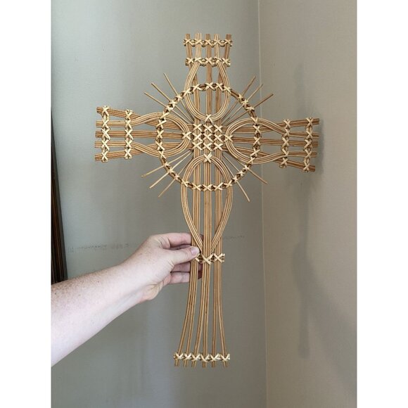Artisan Handcrafted Woven Straw Cross Wall Hanging Decor - Picture 1 of 5
